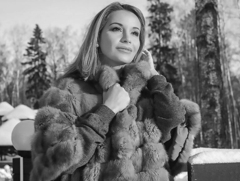 Read more about the article Glamorous Singer Slammed For Wearing Fur In Public