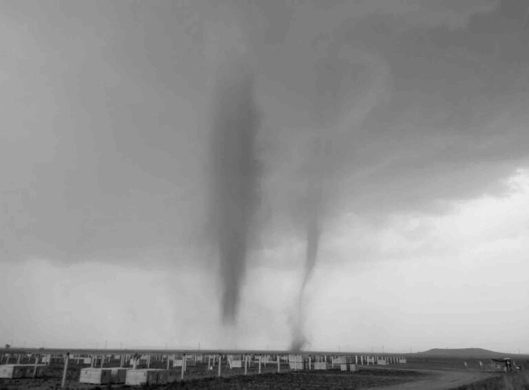 Read more about the article Villagers Film Incredible Rare Twin Tornadoes