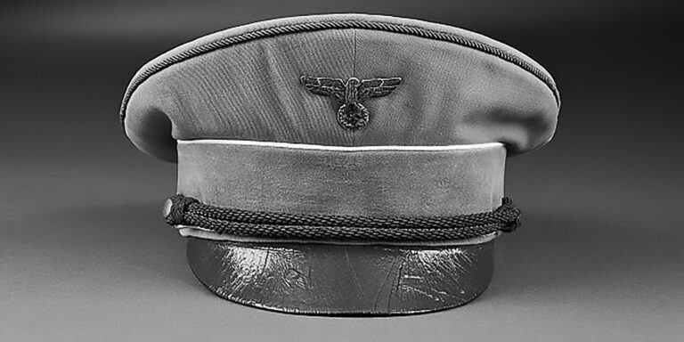 Read more about the article Hitlers Hat Medals and Gun Looted By US Soldier On Sale