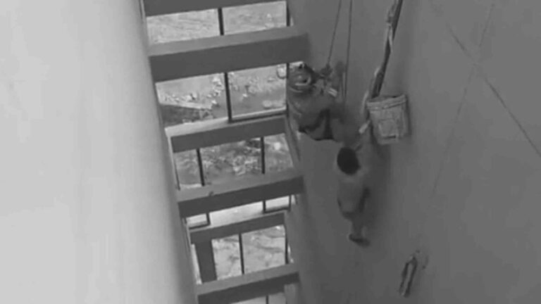 Read more about the article Near-Death 17th-Floor Worker Clings To Broken Rope