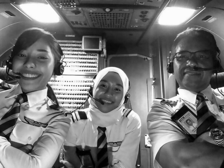 Read more about the article Top Pilot Becomes Rookie Again To Fly With His Daughters