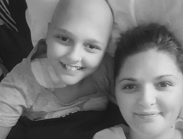 Read more about the article Cancer Girl Mum Spends Donations On Luxury Shopping