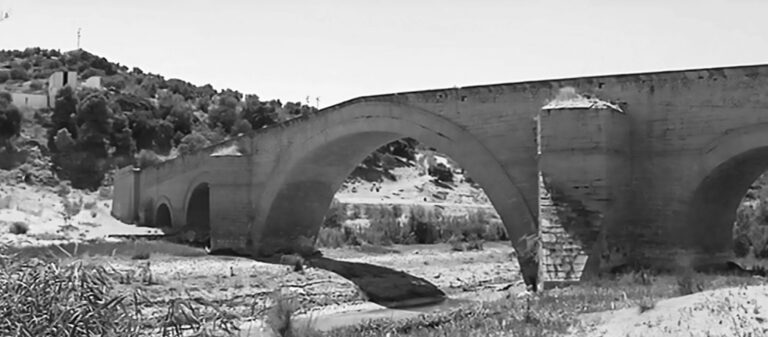 Read more about the article Spain Drought Uncovers Stunning 16th-Century Bridge