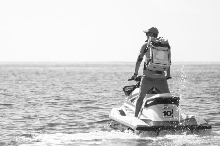 Read more about the article Brit Co Deliveroo To Use Jet Skis To Deliver To Boats