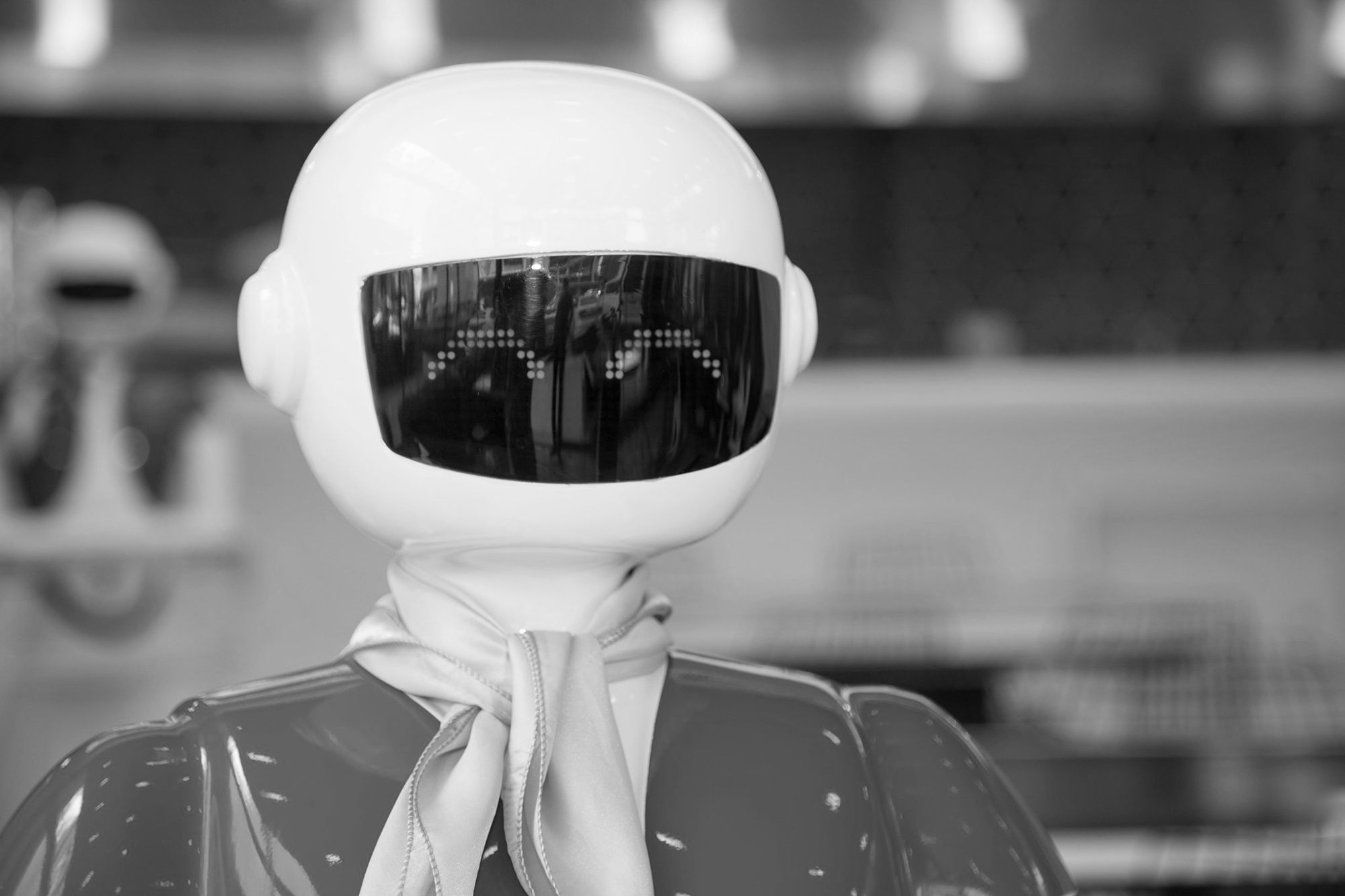 Read more about the article Robot Waiters Take Over In Istanbul Restaurant
