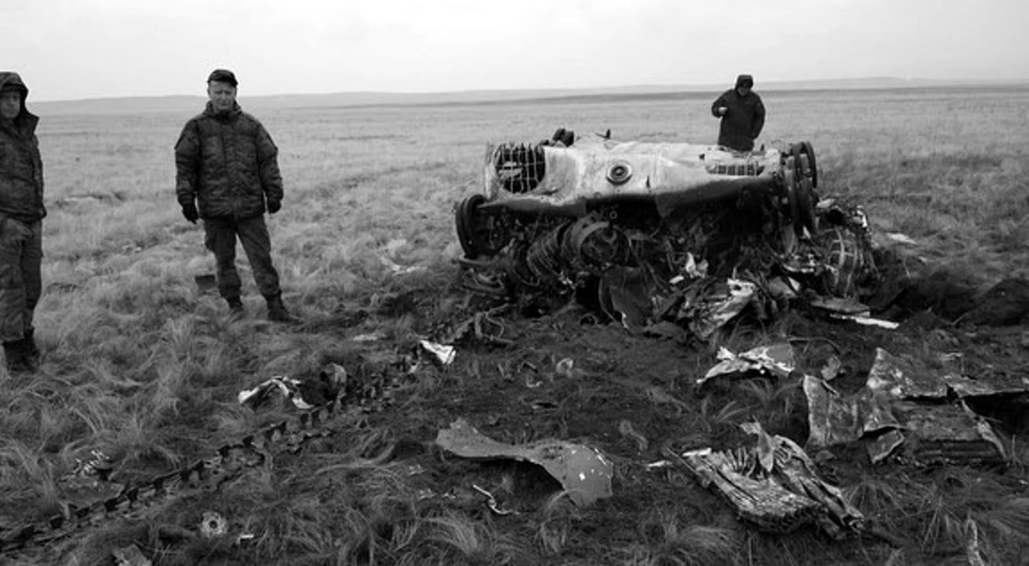 Read more about the article Russian Army Vehicles Crash To Ground As Chutes Fail