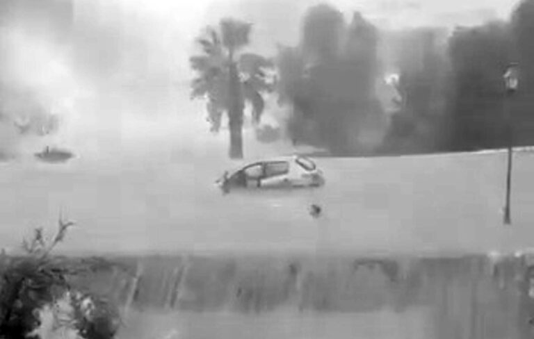 Read more about the article Moment Woman Swims From Car As Storms Batter Majorca