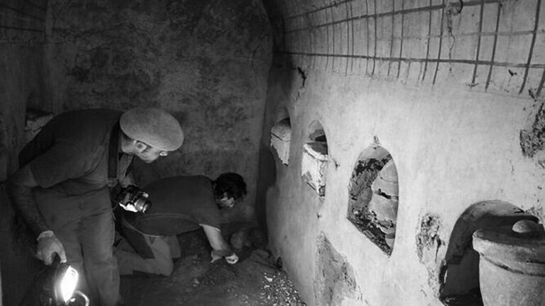 Read more about the article 2000yo Roman Mausoleum Found By Builders Under House
