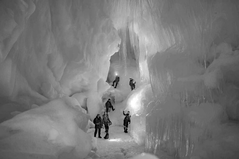Read more about the article Ukraine Polar Explorers Find Lost Ice Cave In Antarctica