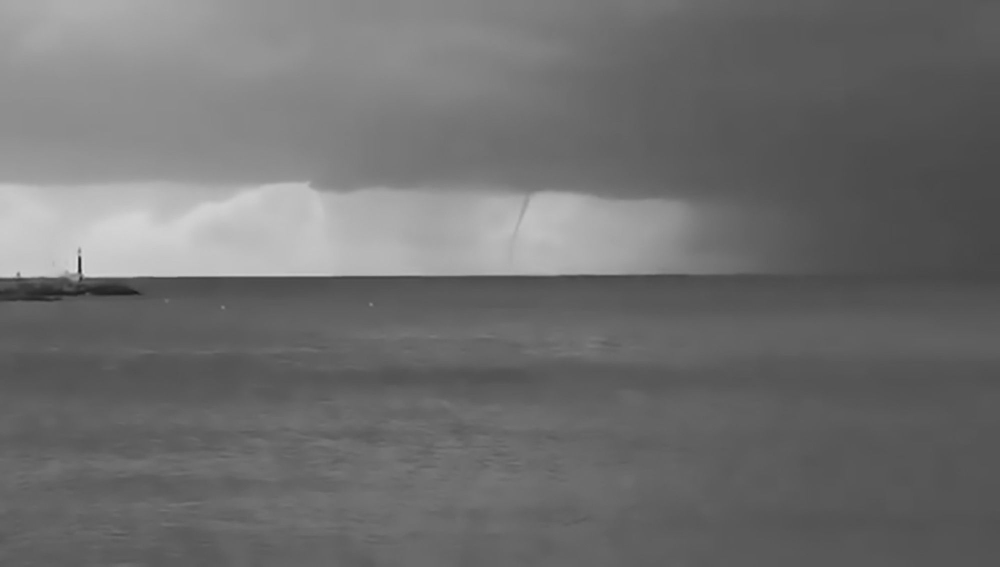 Read more about the article Huge Waterspout Twists Off Majorca Coast After Storm