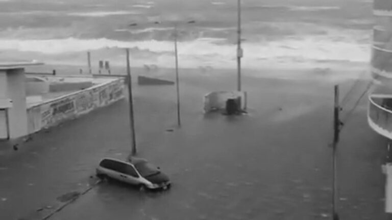 Read more about the article Huge Waves Flood Streets Of Mexican City During Storm