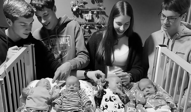 Read more about the article Healthy Quadruplet Babies Hailed As Christmas Miracle