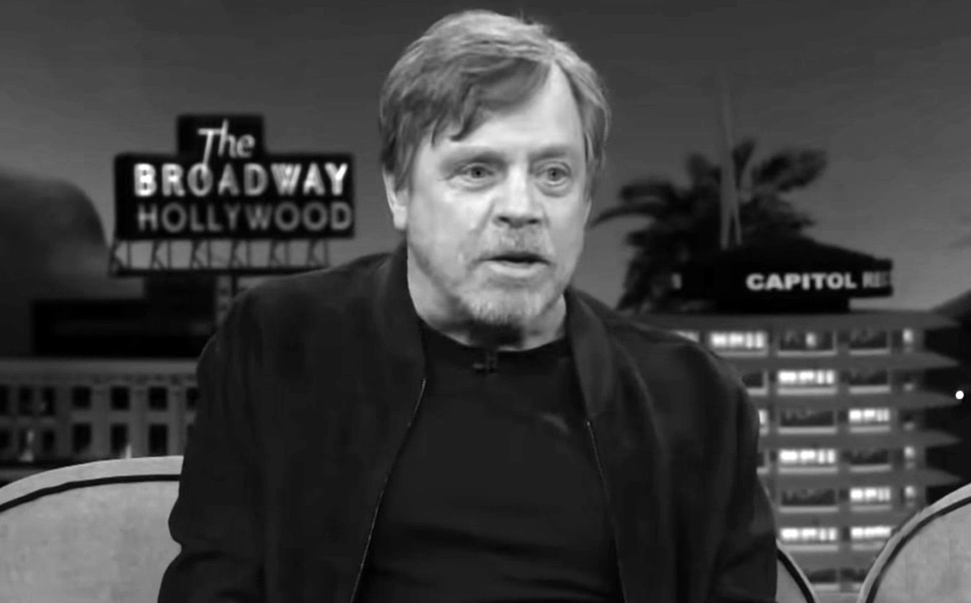 Read more about the article Dozy Mark Hamill Confuses US Flag With Malaysian Flag