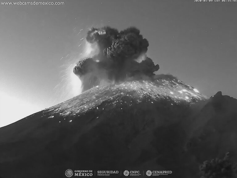 Read more about the article Popocatepetl Volcano Erupts With Fireball And Lava