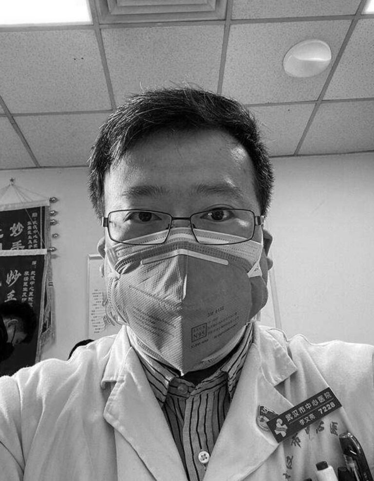 Read more about the article Wuhan Cops Apologise To Family Of Whistleblower Doctor