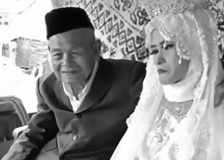 Read more about the article 100yo Indonesian Man Marries Bride In Her 20s