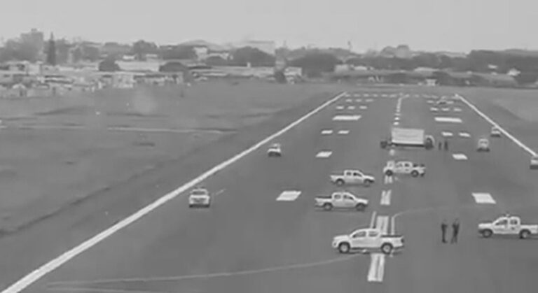 Read more about the article Airport Cars Parked On Runway To Stop EU Flights Landing