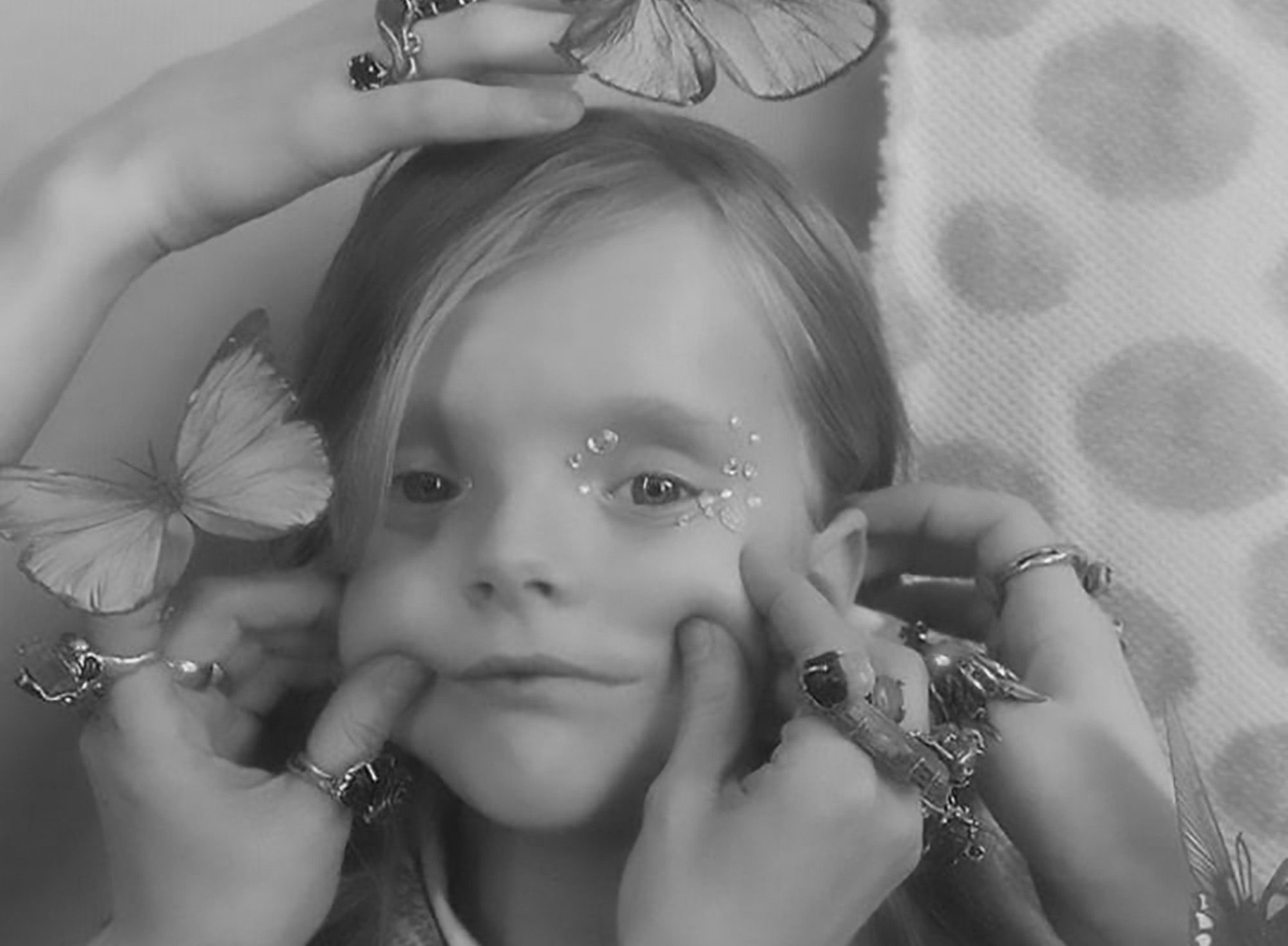 Read more about the article Stylist Slammed For Using Orphans In Jewellery Shoot