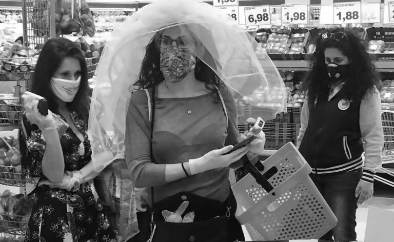 Read more about the article Italy Bride Throws Lockdown Hen Party In Supermarket