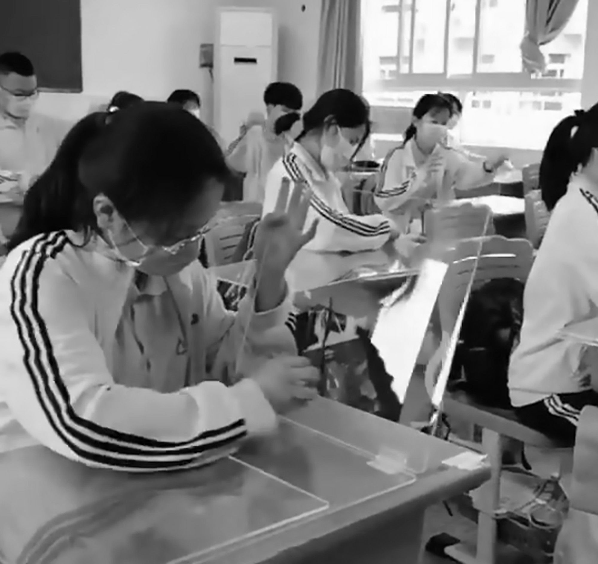 Read more about the article Returning Wuhan Pupils Have Own Screen For Solo Lunches