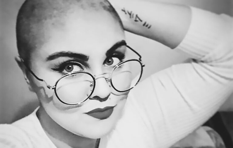 Read more about the article Moroccan Starlet Shaves Head In Feminist Protest