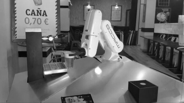 Read more about the article COVID: Robot Pulls Perfect Pint With No Client Contact