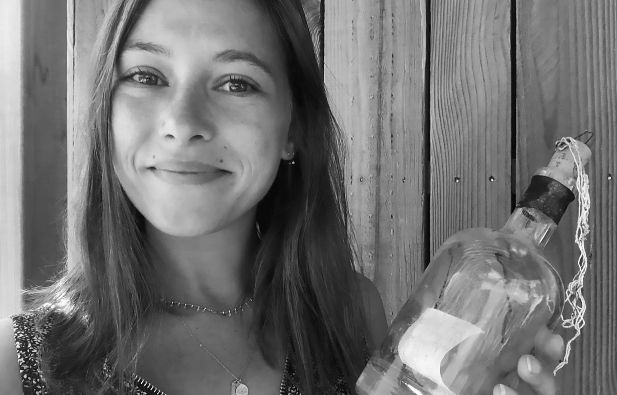 Read more about the article French Woman Finds Italy Bottle With Moving Hope Message