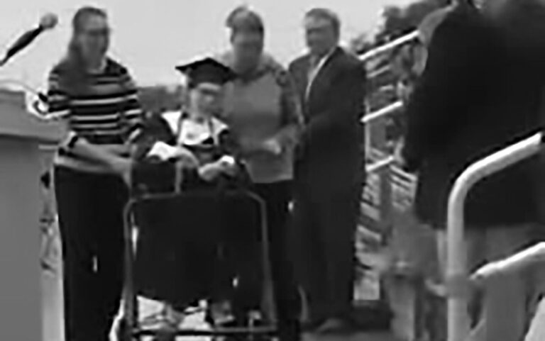 Read more about the article Disabled Triplet In US Learns To Walk For Graduation