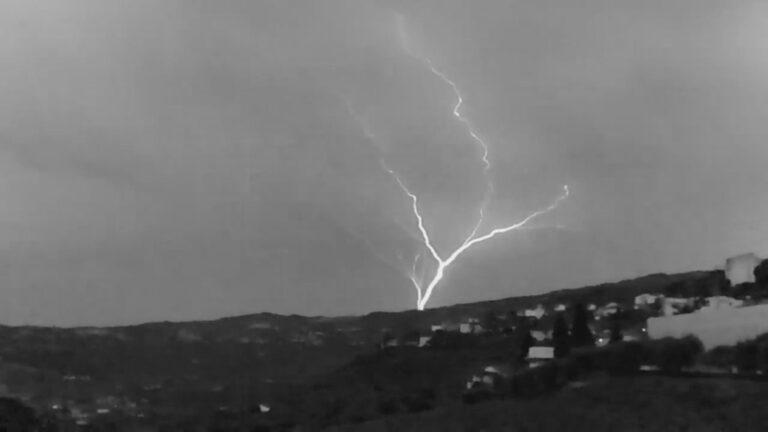 Read more about the article Stunning Upward Lightning Travels From Ground Into Cloud