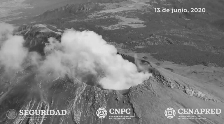 Read more about the article Amazing Aerial Footage Of Active Popocatepetl Volcano