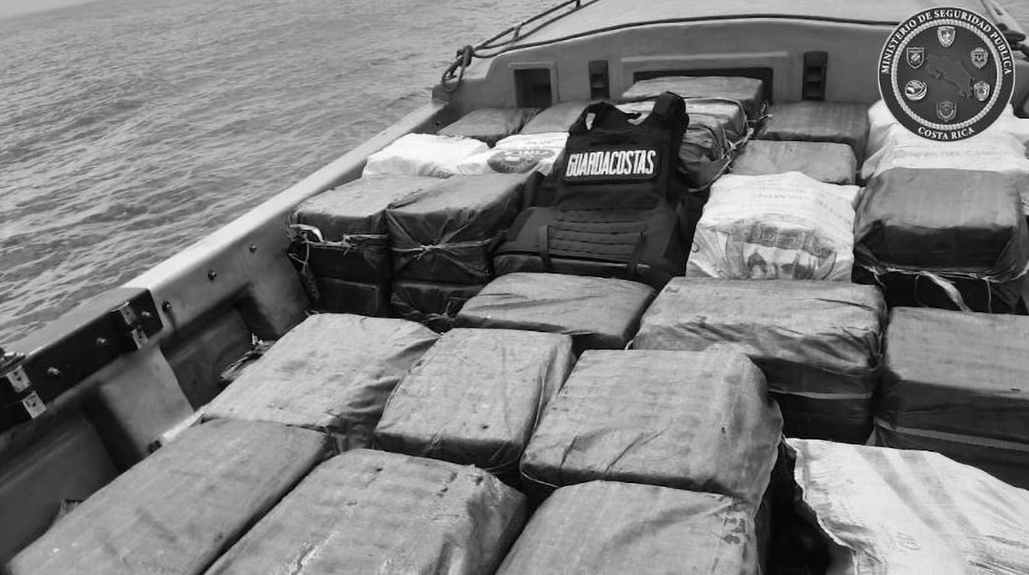 Read more about the article High-Speed Boat Caught Despite Ditching 2T Of Cocaine