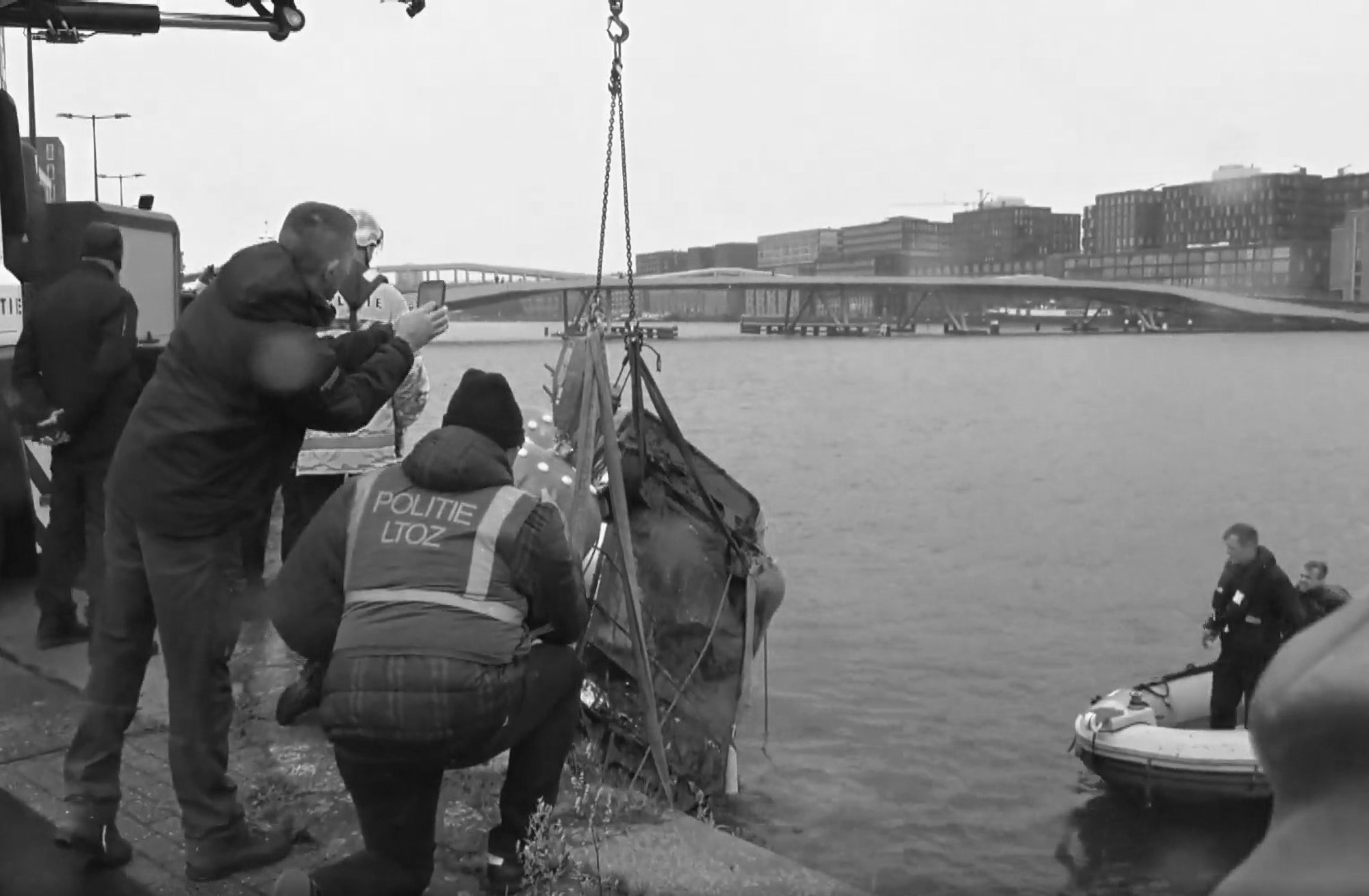 Read more about the article Divers Find Ferrari At Bottom Of Amsterdam Waterfront