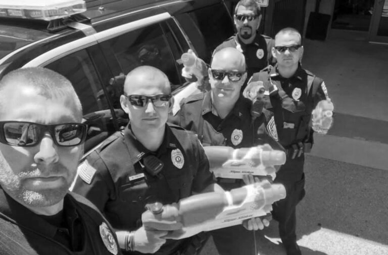 Read more about the article Viral: Friendly US Cops In Water Fight With Local Kids