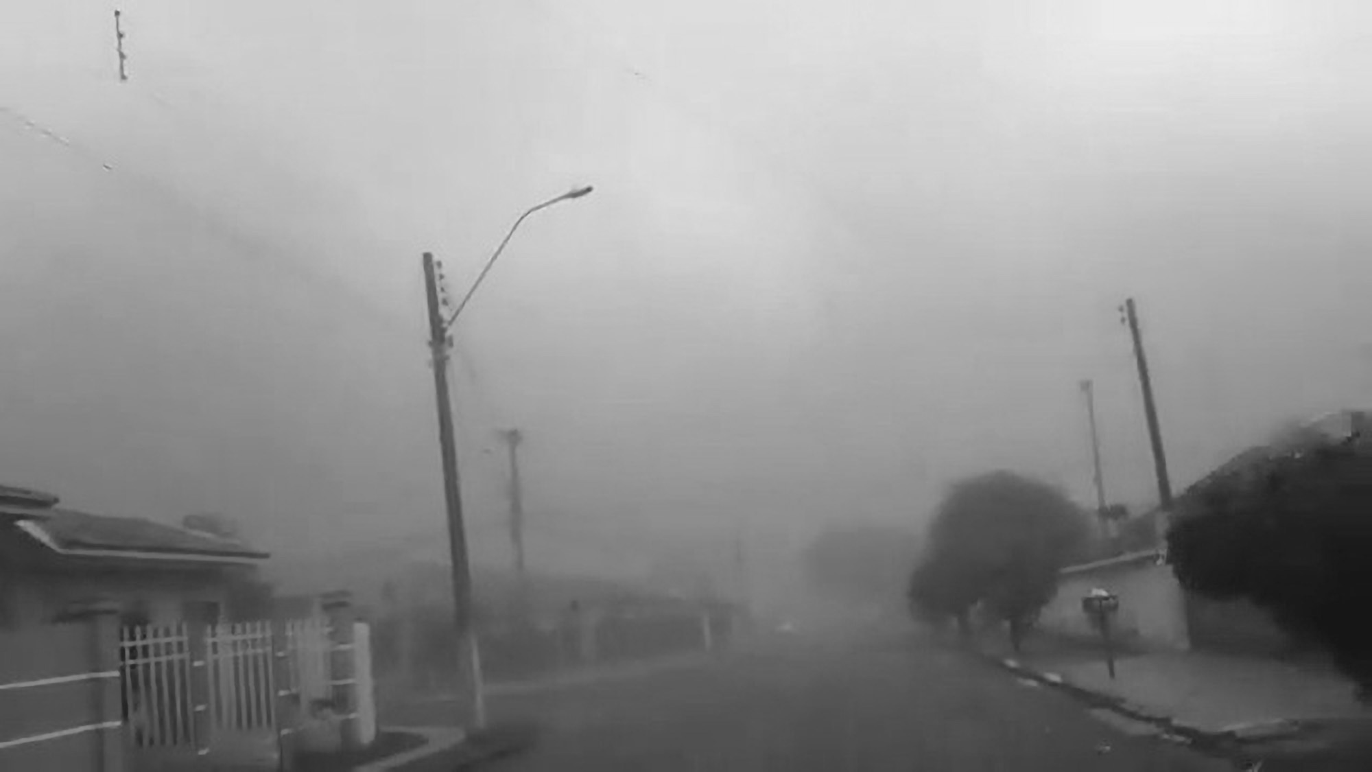 Read more about the article Apocalyptic Footage Of Sandstorm In Brazilian Cities