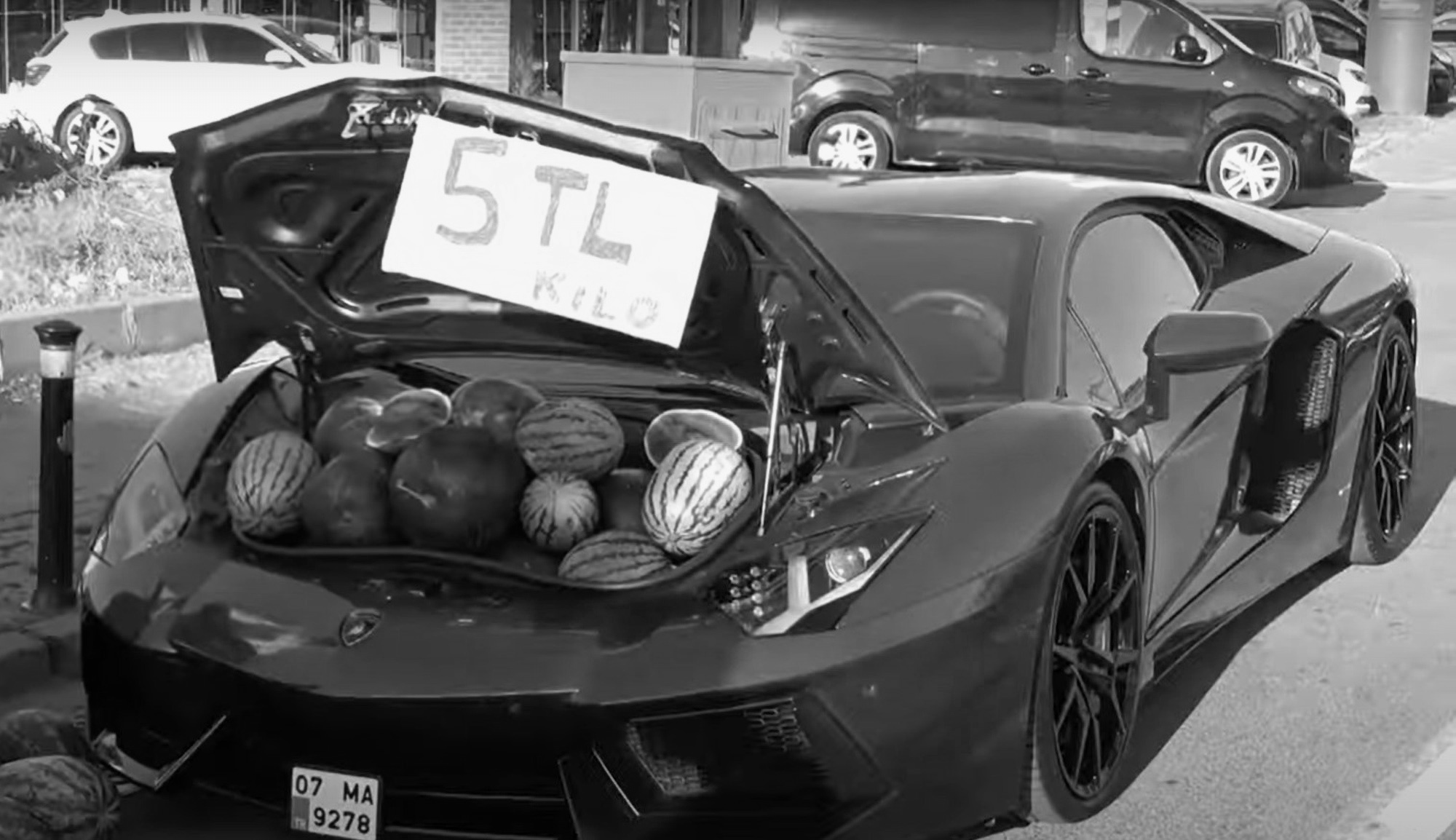 Read more about the article Luxury Lambo Owner Sells Watermelons From Boot For 50p
