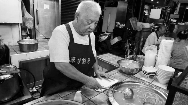 Read more about the article 80yo Street Vendor Earns Place On Coveted Michelin List