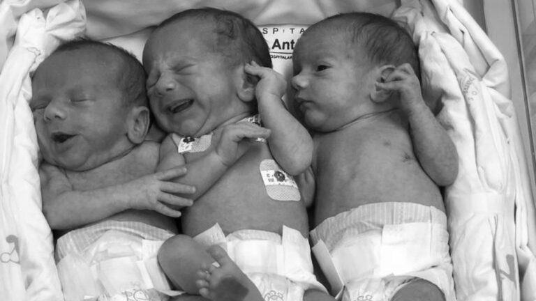 Read more about the article Identical Triplets Born In Brazil Leave Hospital