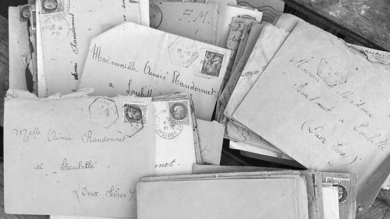 Read more about the article Stack Of Over 200 World War II Love Letters From Soldier To Fiancee Saved From Rubbish Dump By Eagle-Eyed Workers