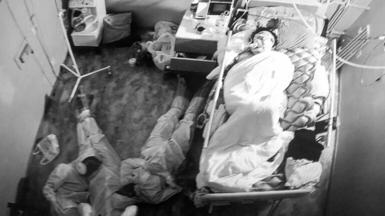 Read more about the article Russian Docs Work During Time Off To Save Patient Fall Asleep By His Bed