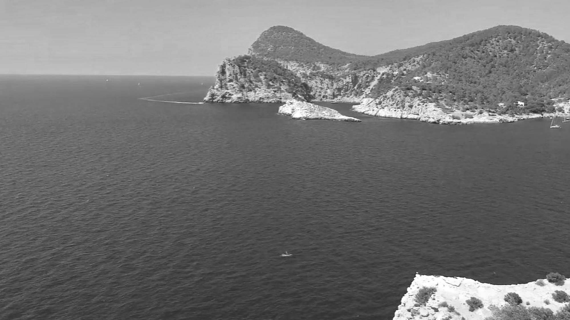 Read more about the article British Man Practicing Underwater Photography Drowns Near Rocky Cove Used For Cliff Diving In Ibiza