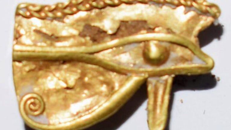 Read more about the article Egyptian Archaeologists Unearth Stunning Gold Eye Of Horus Along With Tools Used In Ancient Fertility Rituals