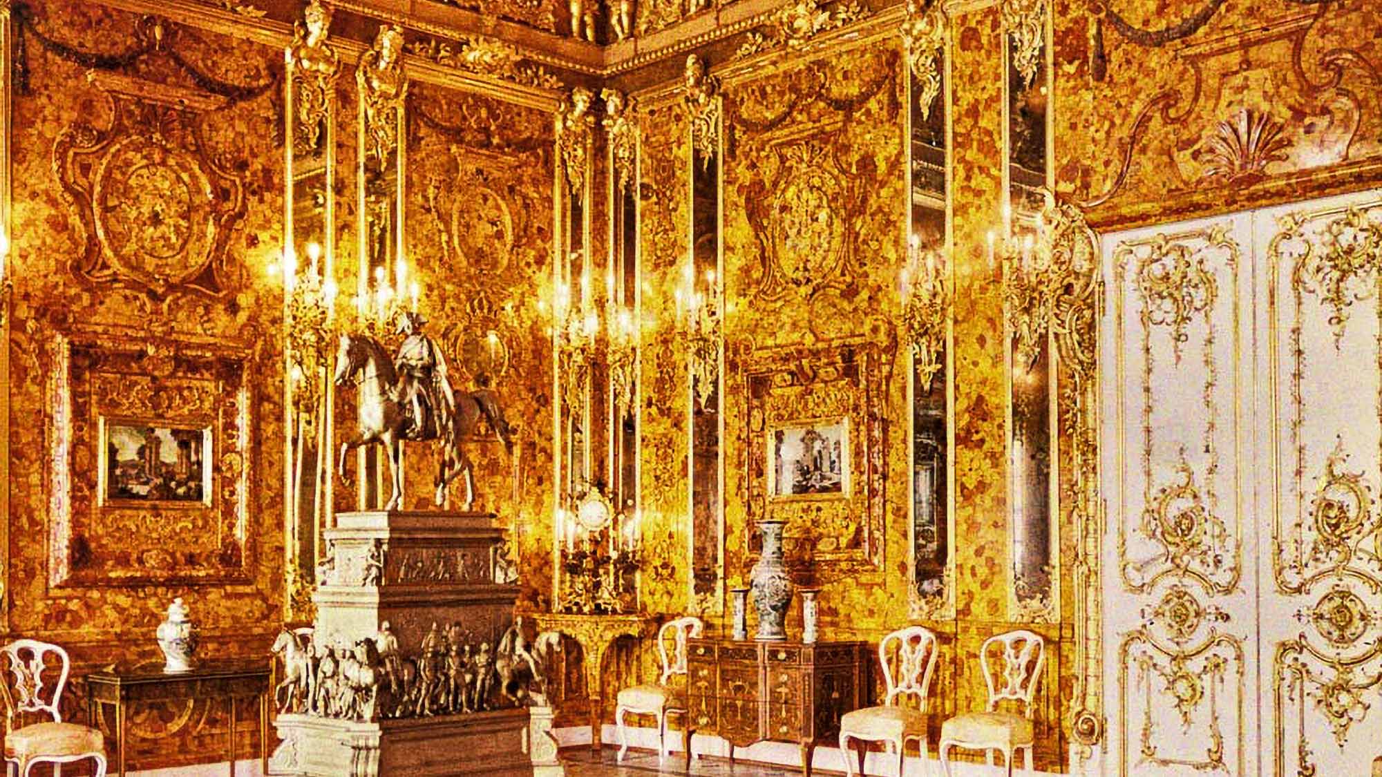 Read more about the article Long Lost Amber Room Dubbed Eighth Wonder Of World May Be Located In Baltic Shipwreck As Divers Start Breaking Open Cargo Boxes