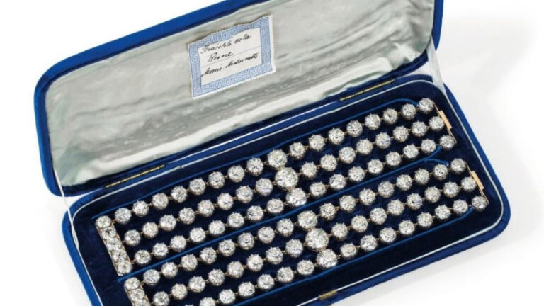 Read more about the article French Queen Marie Antoinettes Diamonds Worth Millions To Be Sold At Geneva Auction