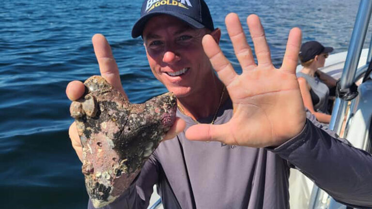Read more about the article Florida Captain Finds Huge Tooth That Belonged To Prehistoric Megalodon Shark