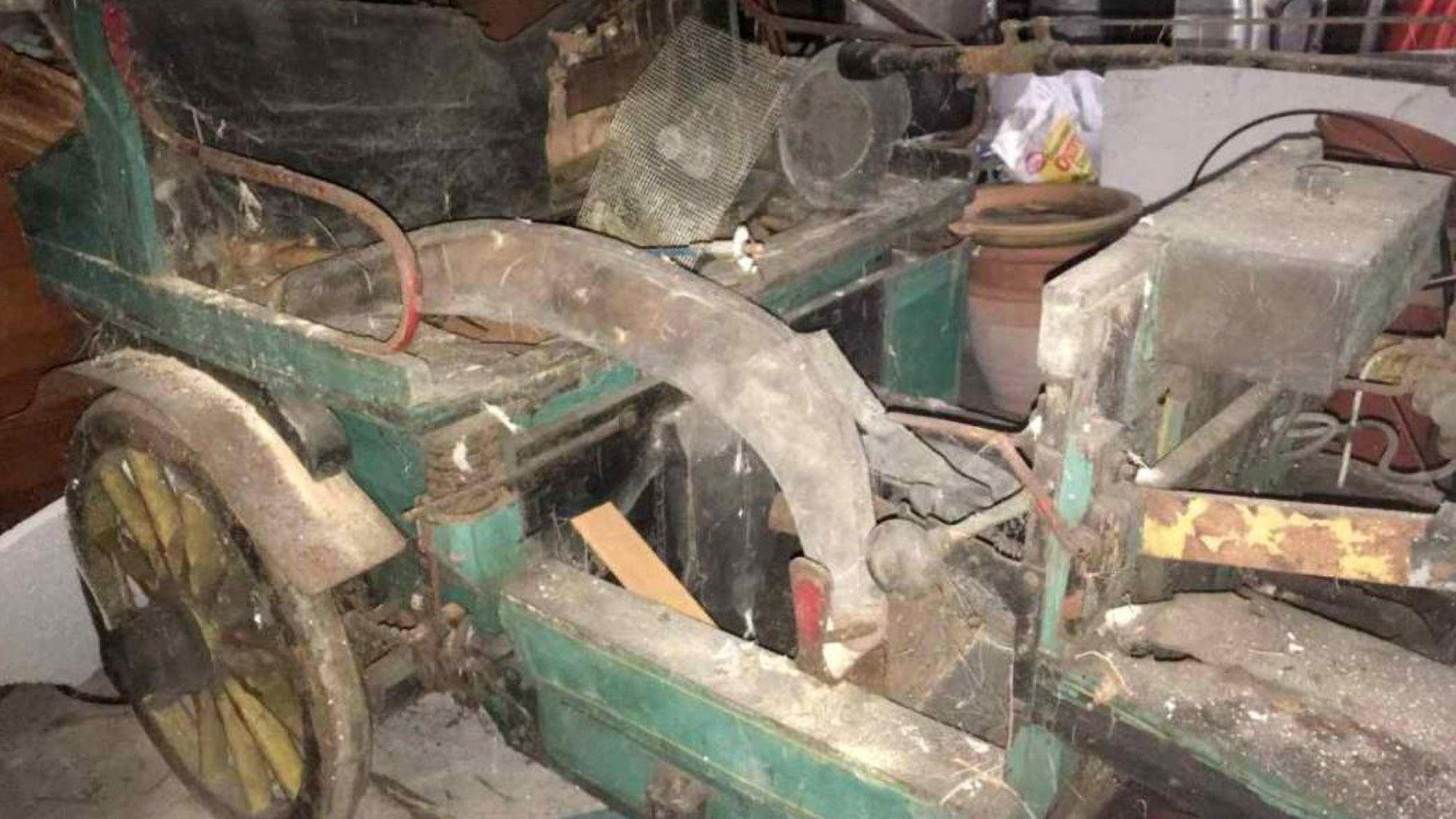 Read more about the article Possibly Worlds Oldest Car Worth Millions Sold For Peanuts After Found Rotting In Shed