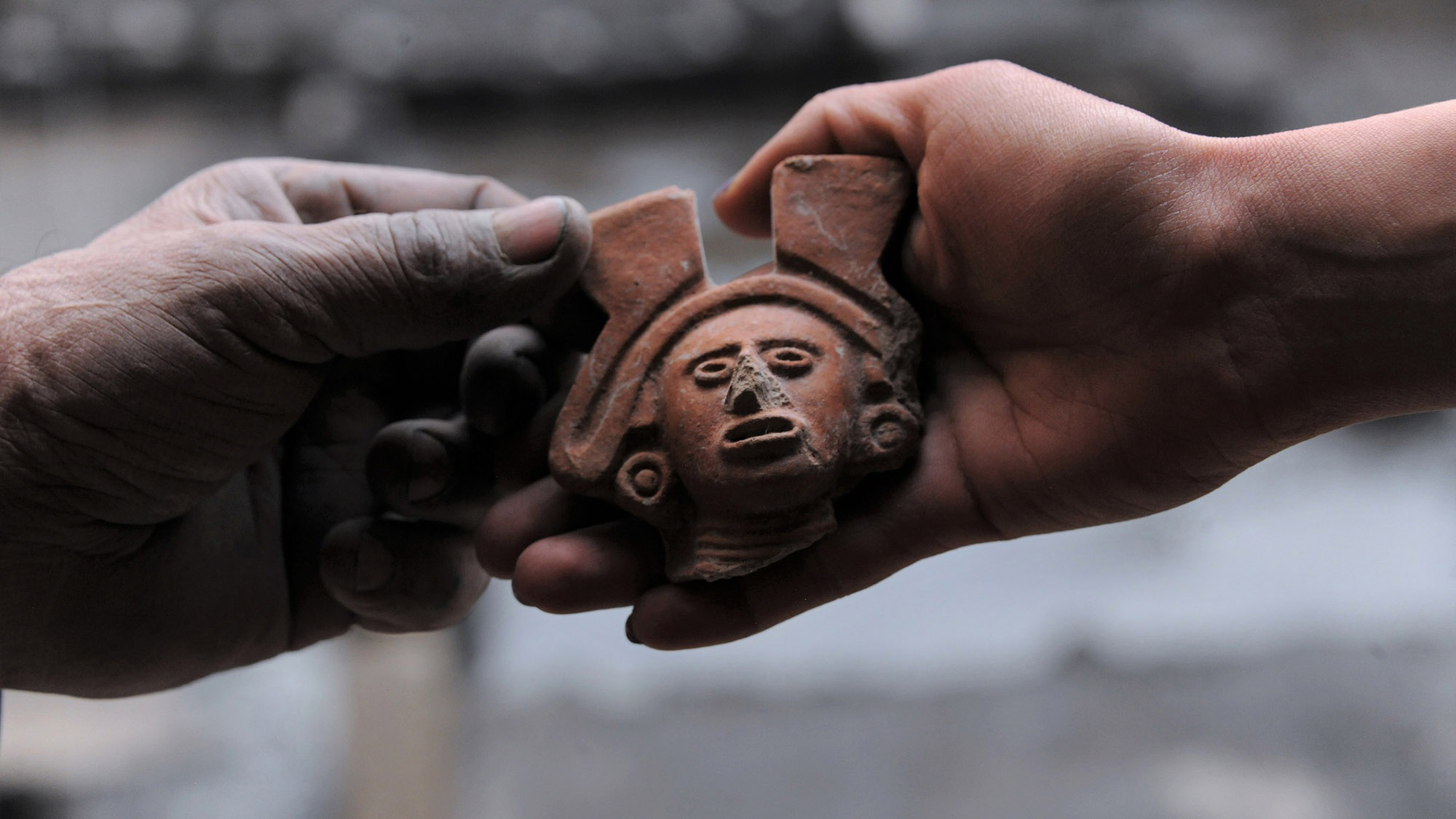 Read more about the article Archaeologists Unearth Native Mexican Altar And Pot With Human Remains Marking Fading Old World After Spanish Conquest