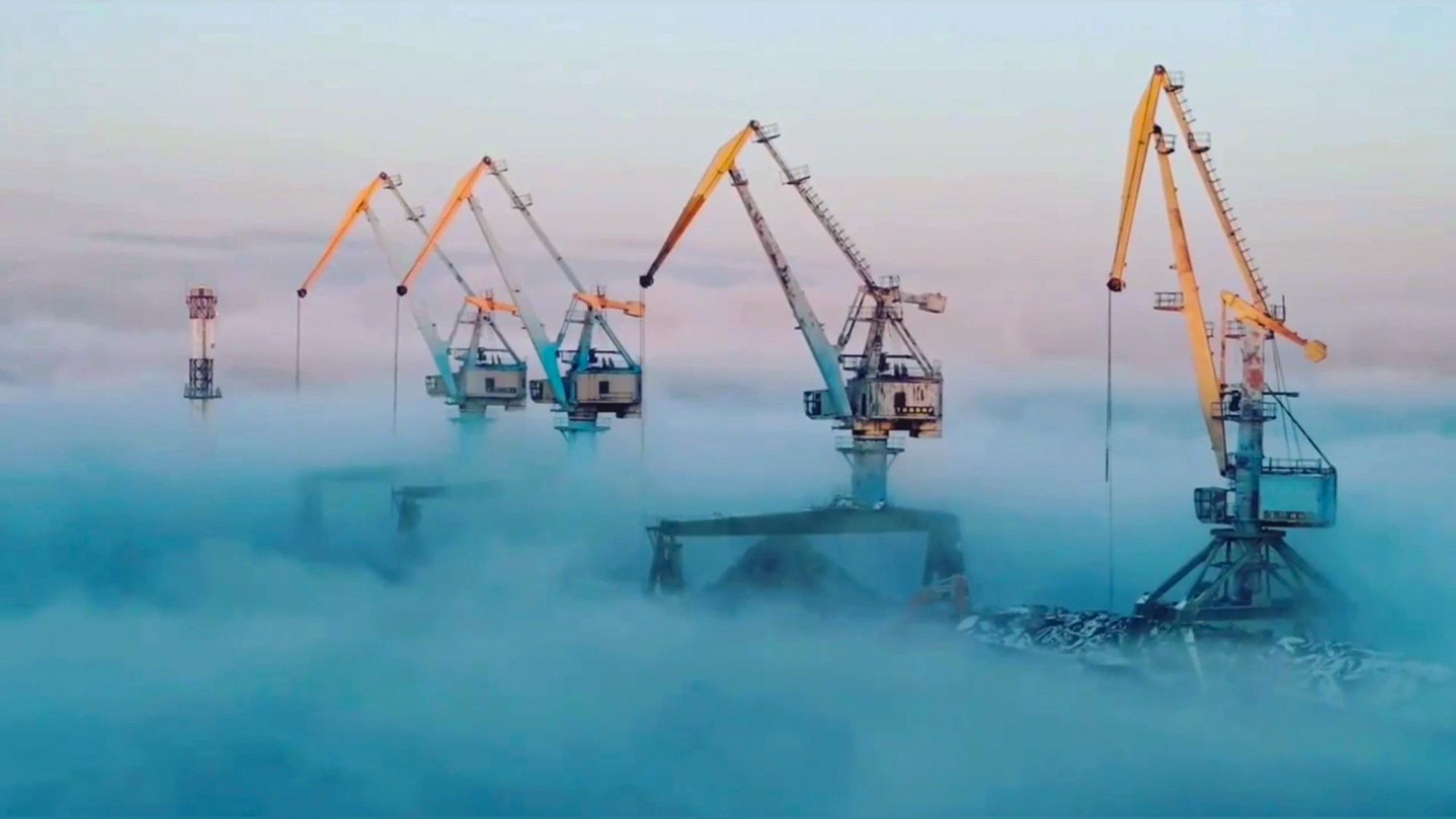 Read more about the article Spectacular Drone Footage Shows How Frozen Siberian Air Makes It Seem As If The Sea Is Boiling