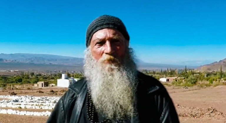 Read more about the article Eccentric Ufologist Who Built Huge UFOport In Argentinian Desert Dies In Switerzland At 72