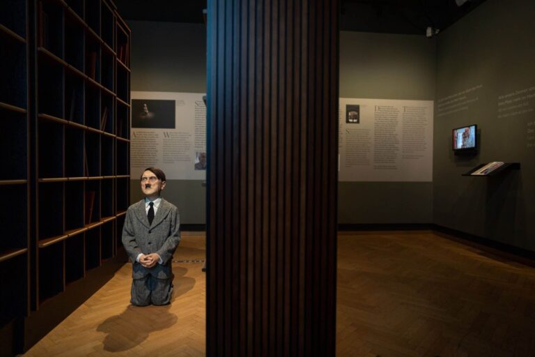 Read more about the article Hitler Sculpture On Show As Part Of Tribute To Jew Who Fled Nazis At 16, Served In US Navy And Became Major Art Collector