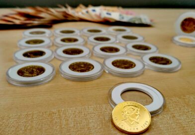 Cops Bust EUR 80K Crooks Selling Fake QE II Gold Coins
